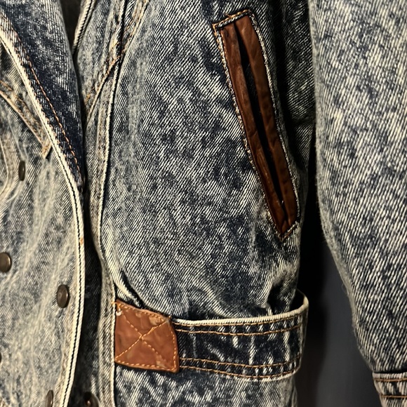 80’s Vintage Denim Jacket with leather accents size small - Picture 5 of 15
